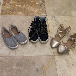🌸5 for $20 Sale 🌸 
3 pairs girls shoes - Size 1